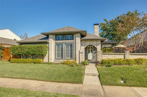 1203 Whispering Oaks Lane,  Richardson,  TX 75081