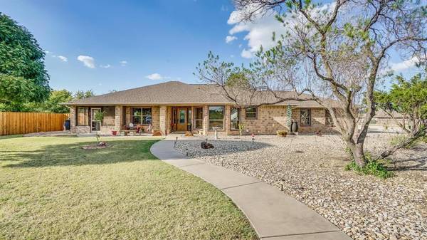 12500 Hopke Court, Benbrook, TX 76126