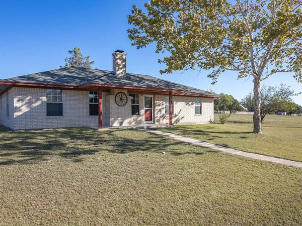 708 Granada Drive, Chico, TX 76431