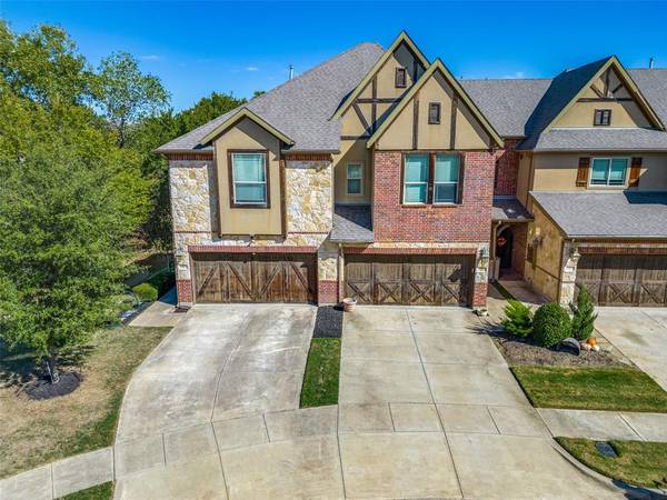 1001 Brook Hollow Drive, Euless, TX 76039