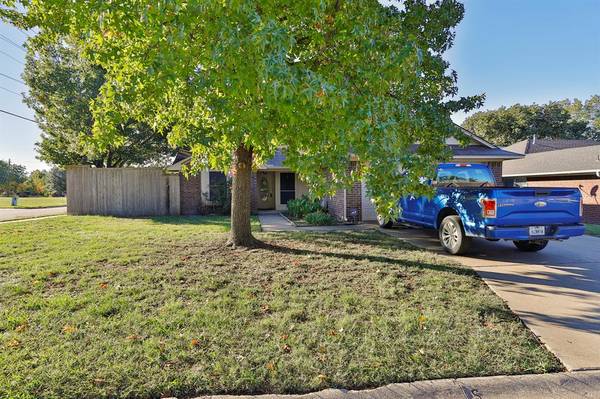 2000 Benjamin Drive, Sanger, TX 76266