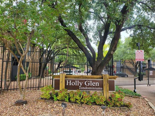 7525 Holly Hill Drive #35,  Dallas,  TX 75231