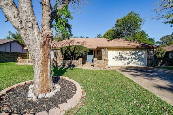 1741 Timbercreek Road, Benbrook, TX 76126