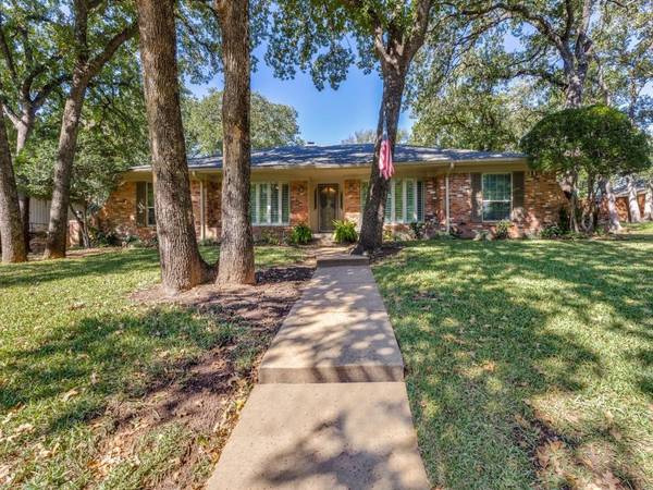 3007 Cambridge Drive, Arlington, TX 76013