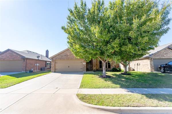 256 Spring Hollow Drive, Saginaw, TX 76131