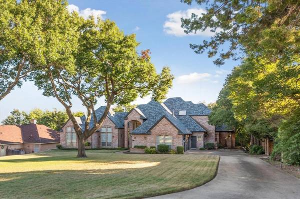 812 Knoll Manor Court, Cedar Hill, TX 75104