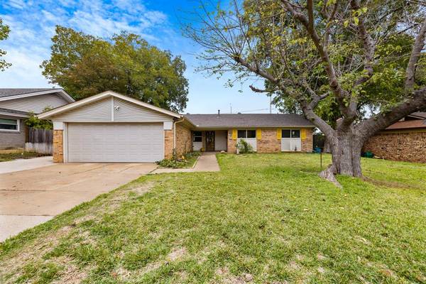 7121 Corona Drive, North Richland Hills, TX 76180