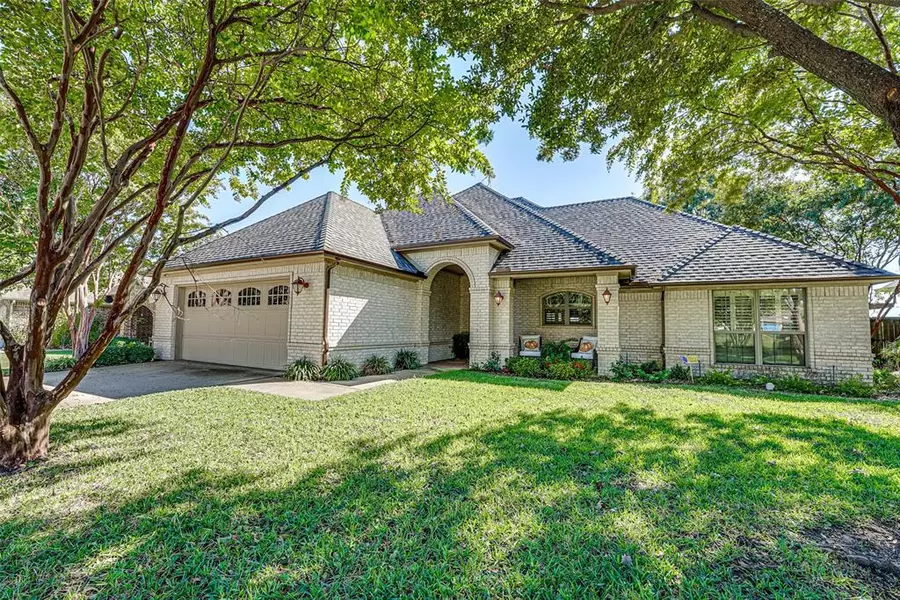 1109 Louise Lane, Ennis, TX 75119