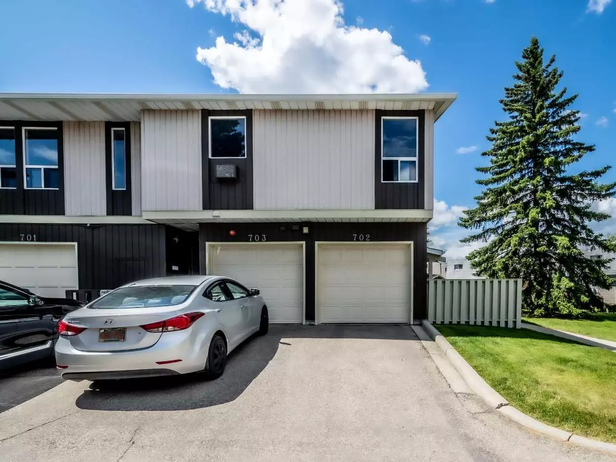 Calgary, AB T2K 5J5,544 Blackthorn RD NE #703