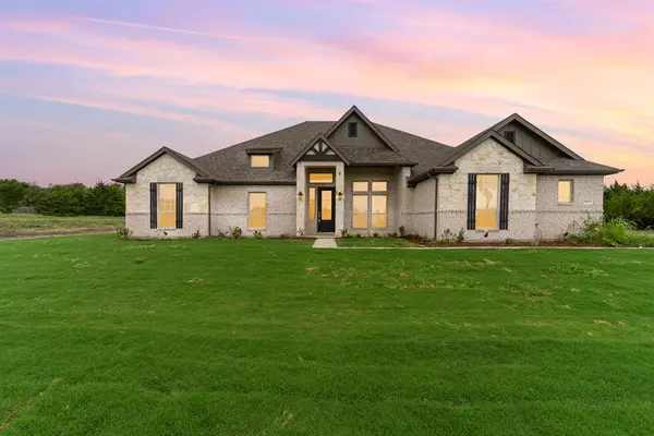 7011 Champion Road, Midlothian, TX 76065