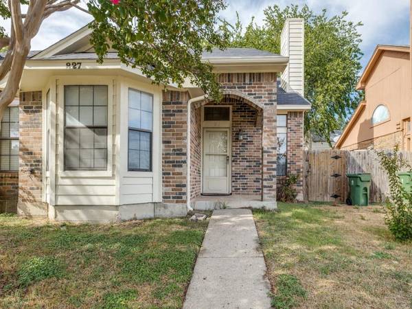 827 Valleybrooke Drive, Arlington, TX 76001