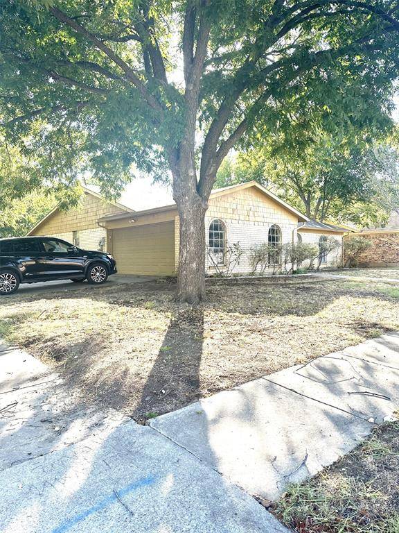 444 Guadalupe Drive, Saginaw, TX 76179