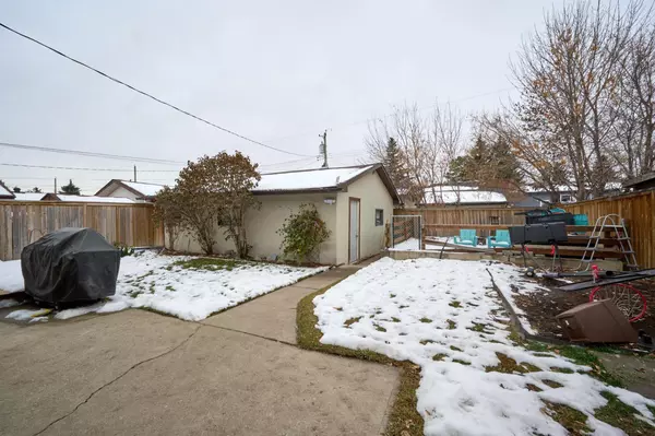 Calgary, AB T2A 3V4,43 Mardale CRES NE