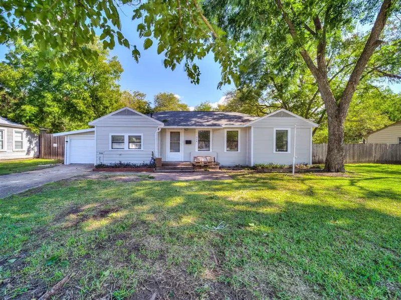 206 Parkway Drive, Irving, TX 75061