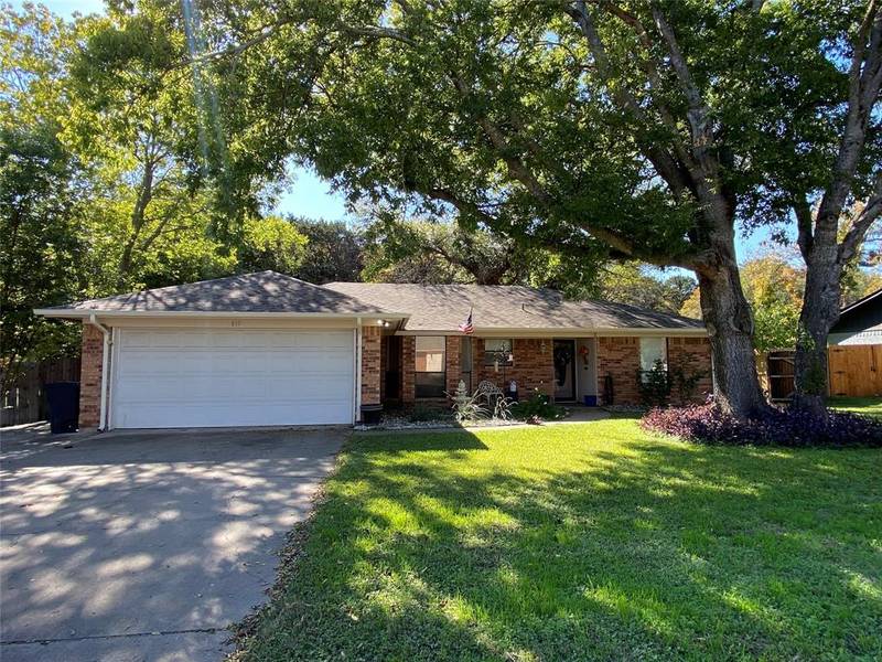 819 Woodhaven Court, Granbury, TX 76048