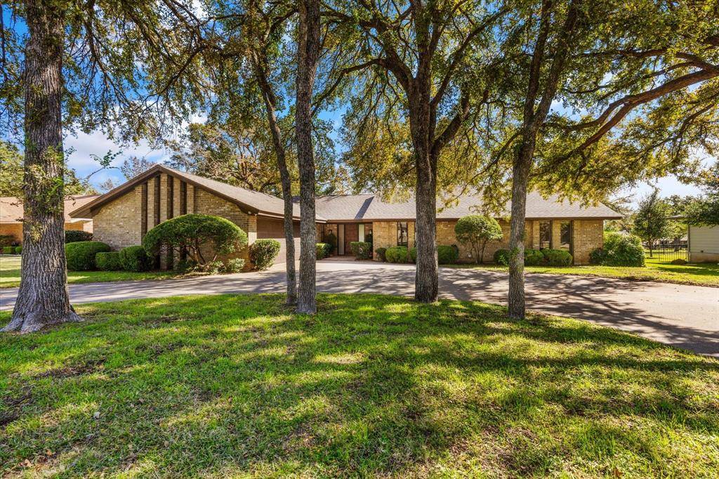 3907 Fairway Drive, Granbury, TX 76049