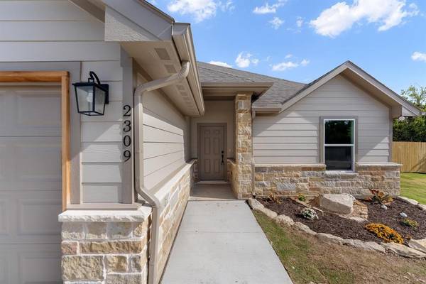 2309 Woodview Trail, Granbury, TX 76048