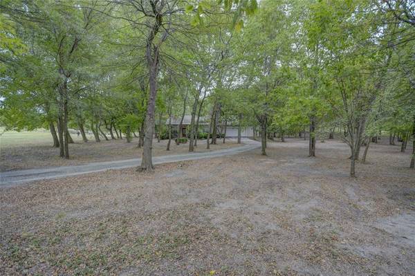 282 Burkhalter Lane, Whitewright, TX 75491