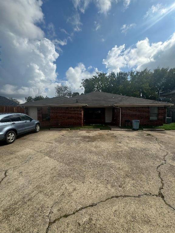 209 S Beverly Street, Crowley, TX 76036