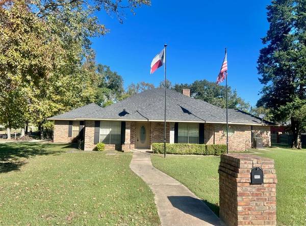 901 Deer Trail Ln., Deer Trail Ln, Mount Pleasant, TX 75455