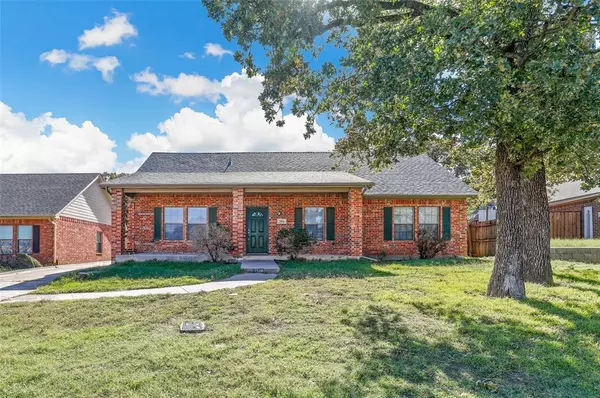 5528 E Rosedale Street,  Fort Worth,  TX 76112