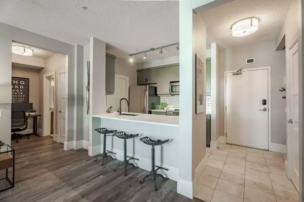 Calgary, AB T2N 2W4,518 33 ST NW #207