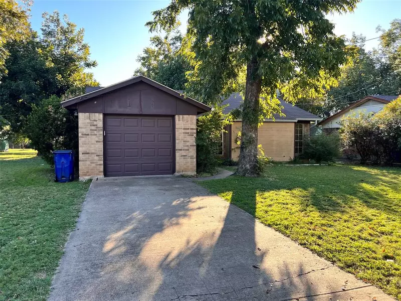 205 S Scott Street, Burleson, TX 76028