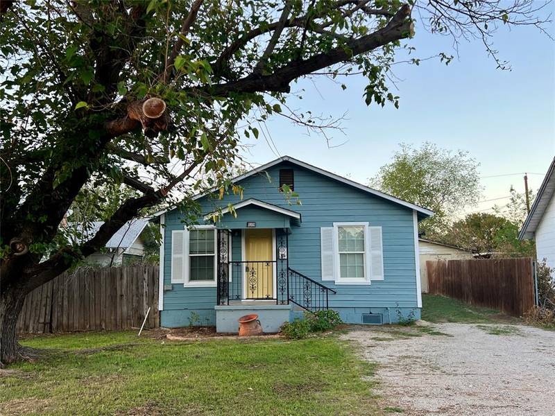 1319 4th Street, Graham, TX 76450