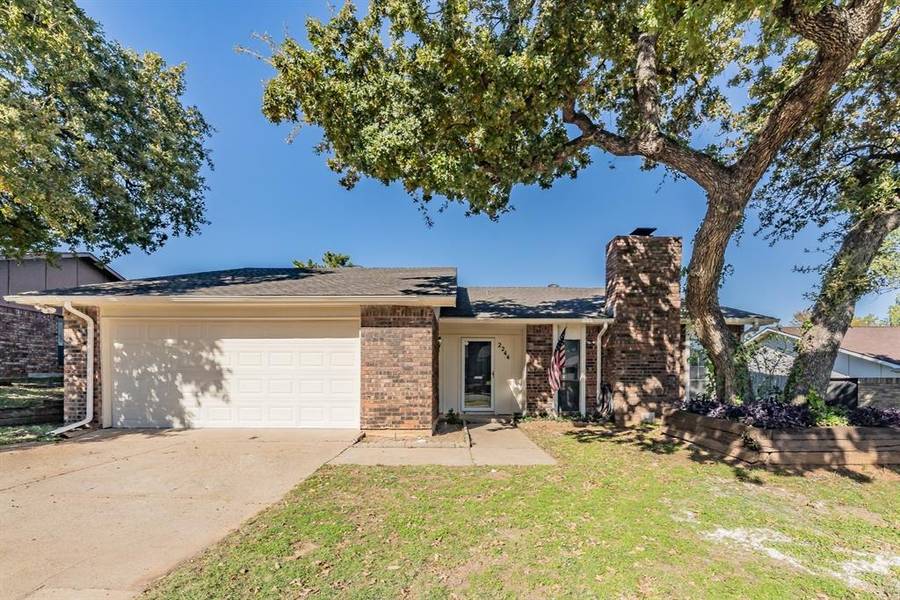 2244 Cottonwood Lane, Bedford, TX 76021