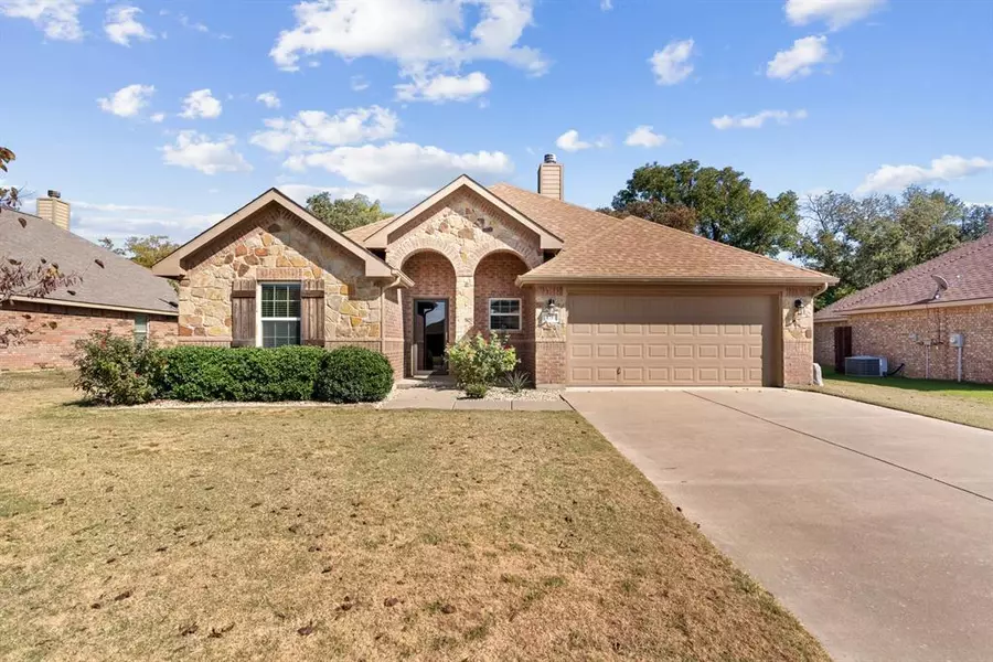 875 Mimosa Court, Stephenville, TX 76401