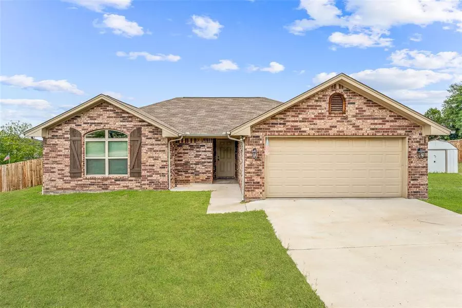 1200 Iowa Court, Granbury, TX 76048