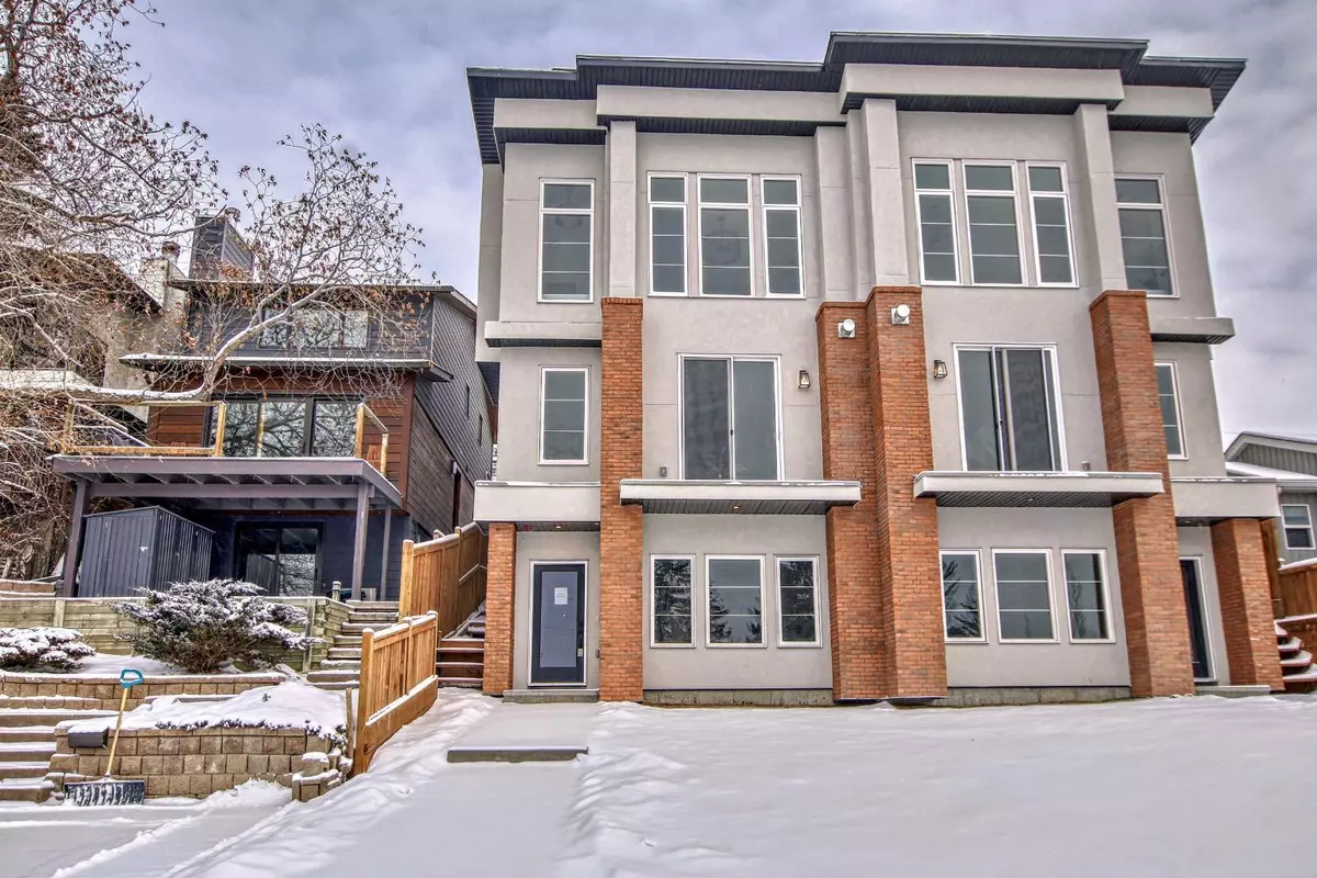 Calgary, AB T3B 0Y9,5236 22 AVE NW