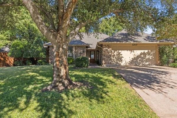 1207 Fairfax Drive, Mansfield, TX 76063