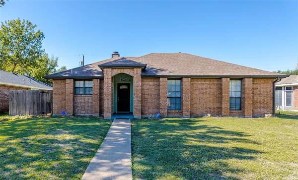 2305 Windridge Lane, Rowlett, TX 75088