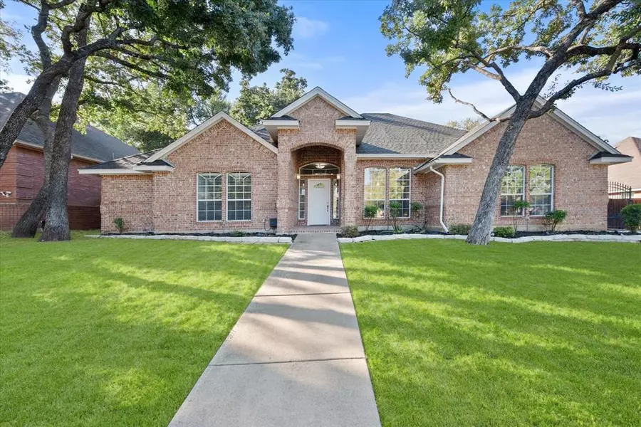 3402 Blue Forest Drive, Arlington, TX 76001