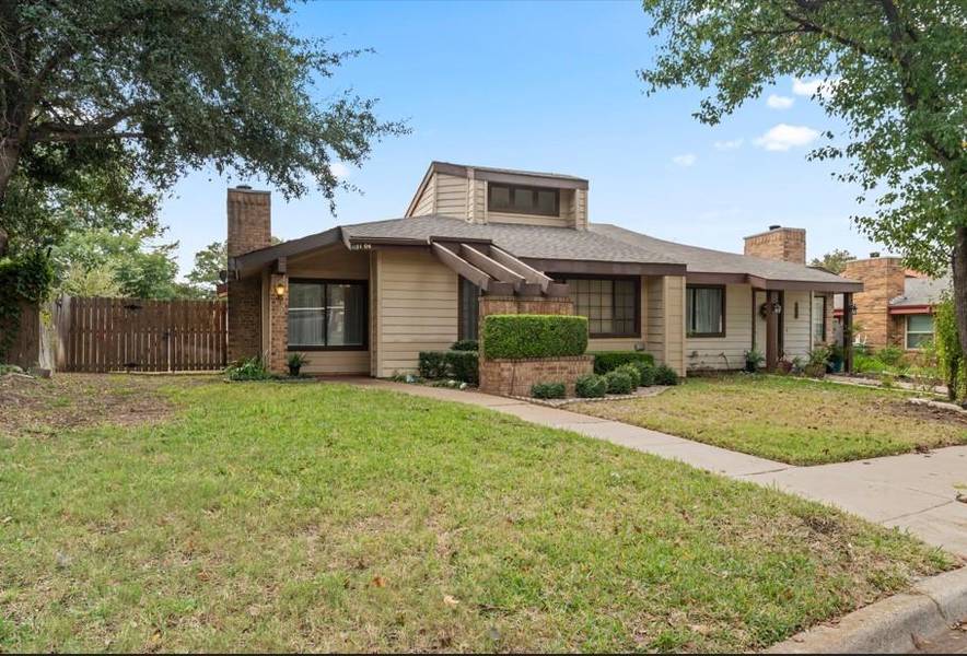 1104 Royalcrest Drive, Arlington, TX 76017