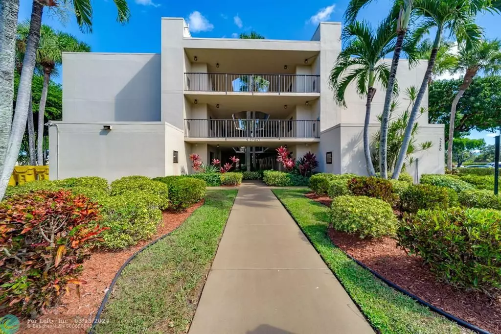 Delray Beach, FL 33484,5280 Las Verdes Cir  #205