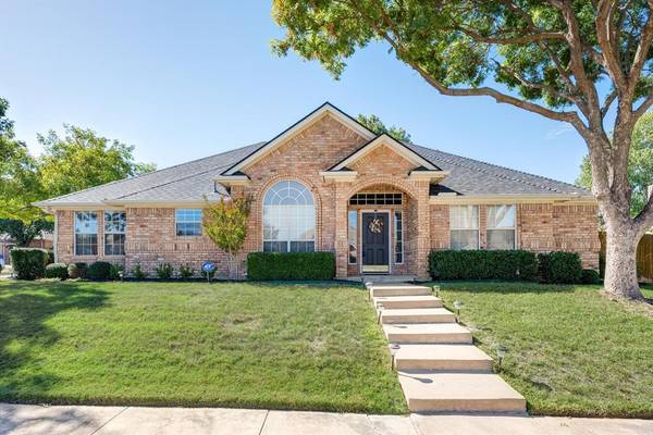 7301 Oak Ridge Drive, North Richland Hills, TX 76182