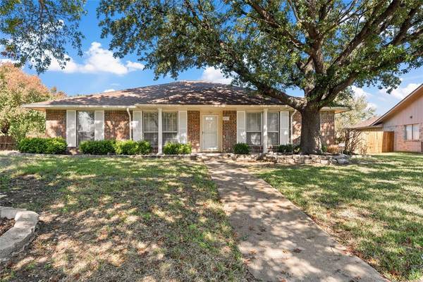 8713 Woodlake Drive, Rowlett, TX 75088