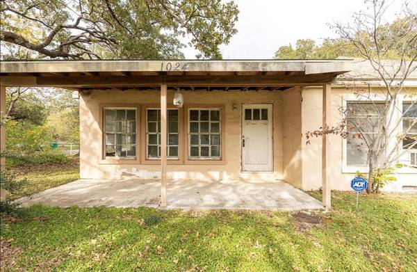 1024 Greenlee Street, Denton, TX 76201