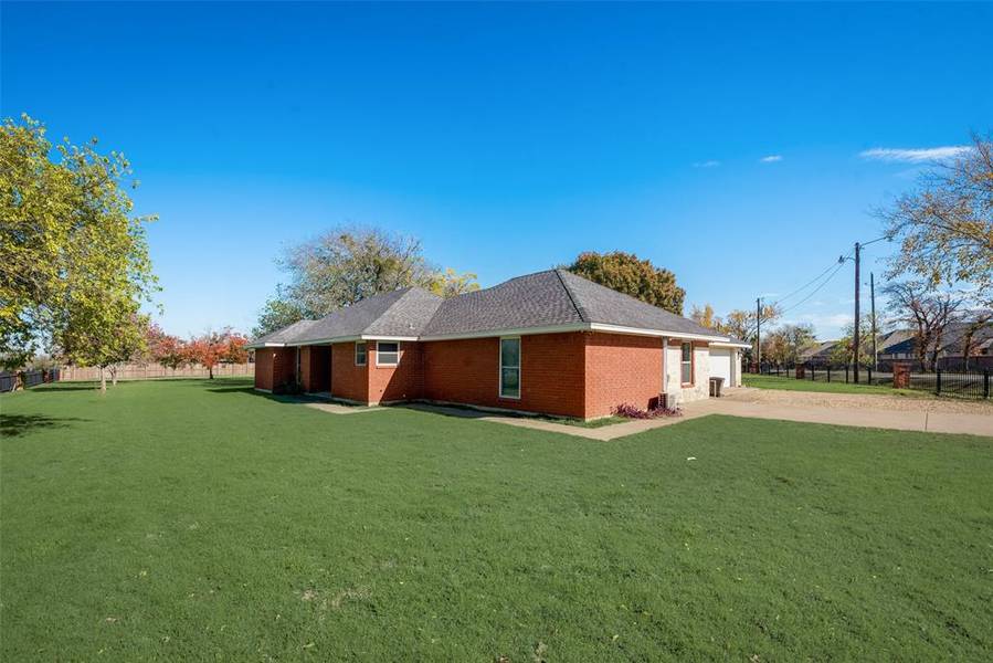 102 Anderson Road, Red Oak, TX 75154