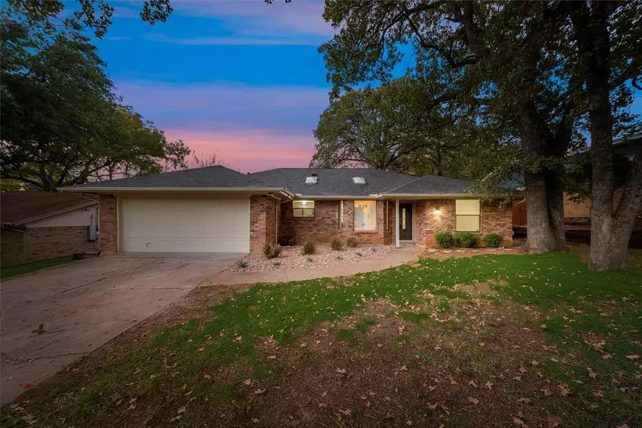 7613 Ripple Creek Court, Fort Worth, TX 76120