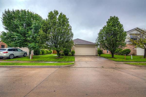 1249 Cottonwood Drive, Crowley, TX 76036