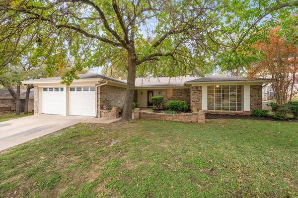 809 Spring Lake Drive, Bedford, TX 76021