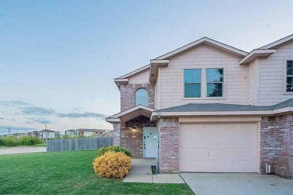 526 Mast Court, Crowley, TX 76036