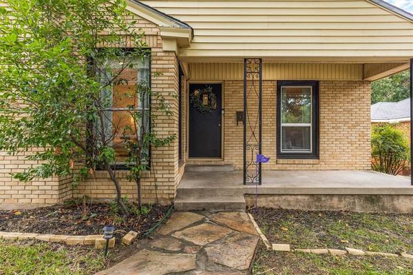 Fort Worth, TX 76109,3417 Westcliff Road S