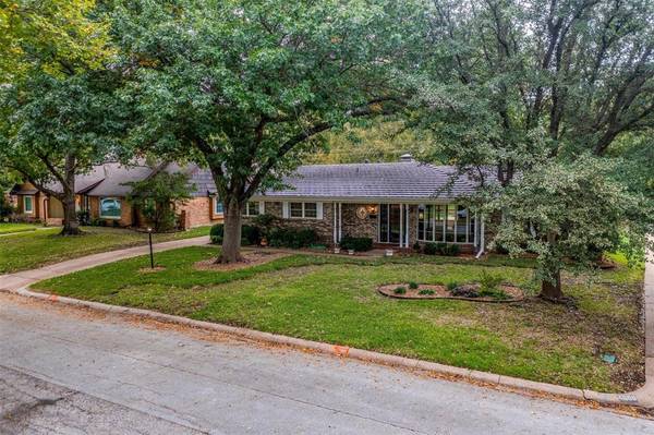 4012 Dawn Drive, Benbrook, TX 76116