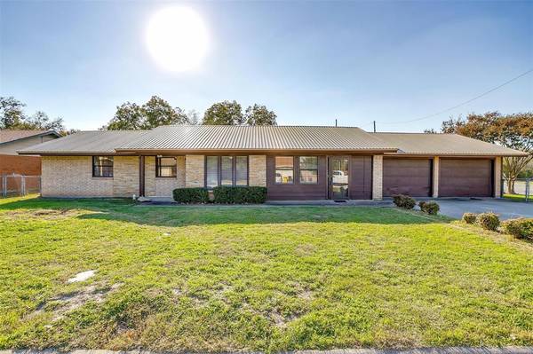 1911 Joslin Street, Cleburne, TX 76033