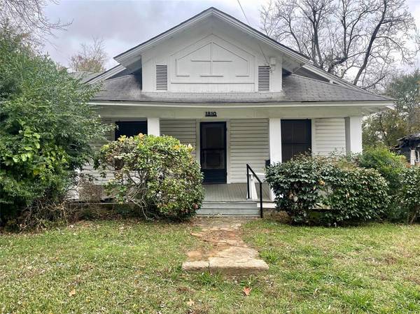 1810 Hubbard, Paris, TX 75460