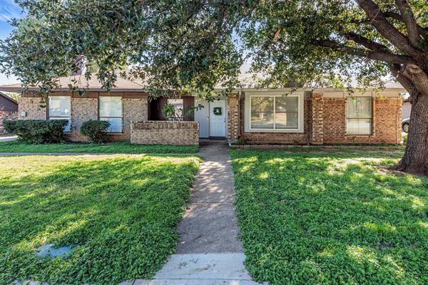 211 Hickory Springs Drive, Euless, TX 76039